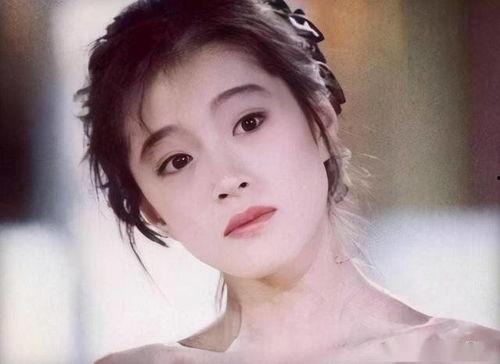 陈思斯在床上照片