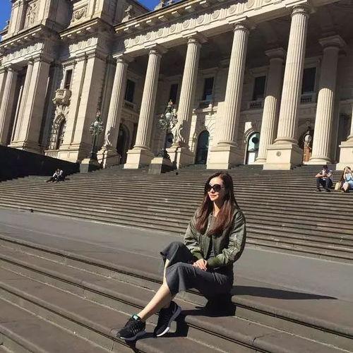 熊黛林背影生活照,尽显优雅生活态度